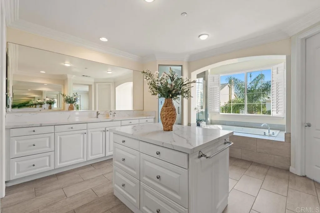 https://cdn.realtyfeed.com/cdn/127/306686648/cf7479bae5589f42e1b8e51a87dd0293.webp