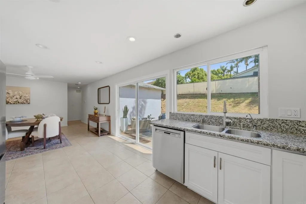 https://cdn.realtyfeed.com/cdn/127/306686651/8b9660712d06d88df0a3aff502e1d6c5.webp