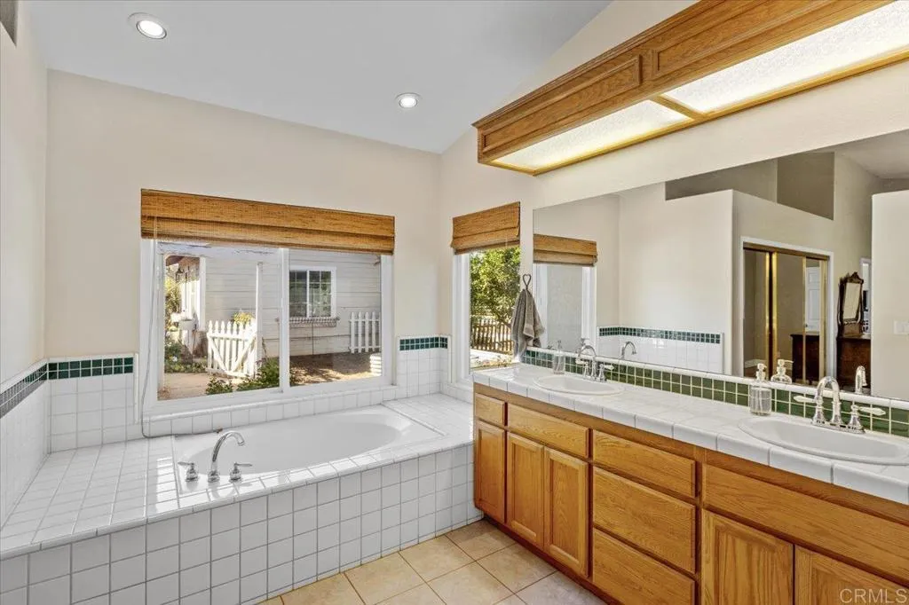 https://cdn.realtyfeed.com/cdn/127/306686772/e0353fa6ae00dbddb19eb06664e4db60.webp