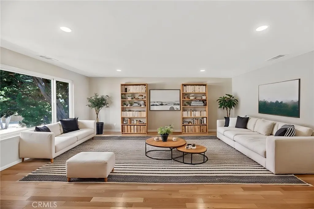 https://cdn.realtyfeed.com/cdn/127/306686930/27c7790f82018f9575142d6012cbd648.webp