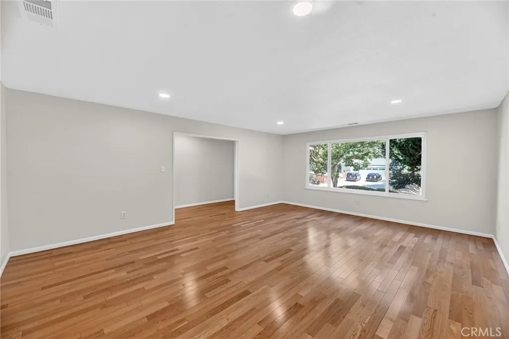 https://cdn.realtyfeed.com/cdn/127/306686930/470ac902eff8a8515736168ae344e9b2.webp
