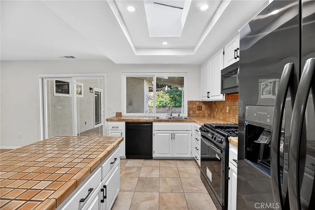 https://cdn.realtyfeed.com/cdn/127/306686930/dc749b165e8268f2833577b713ab65d9.webp