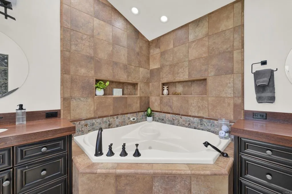 https://cdn.realtyfeed.com/cdn/127/306686973/22baecf5e8ee8b8379ac77ec86f3aa8b.webp