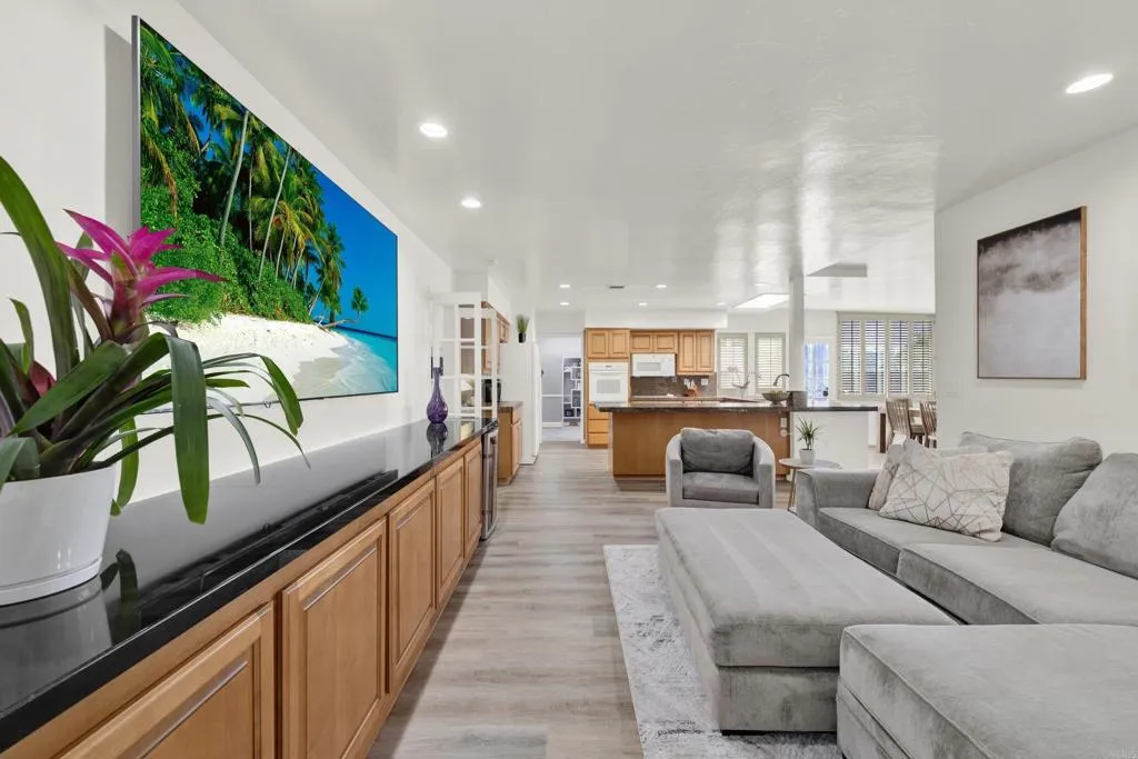 https://cdn.realtyfeed.com/cdn/127/306686973/8b7068981b442ef1a7ebb90133544590.webp