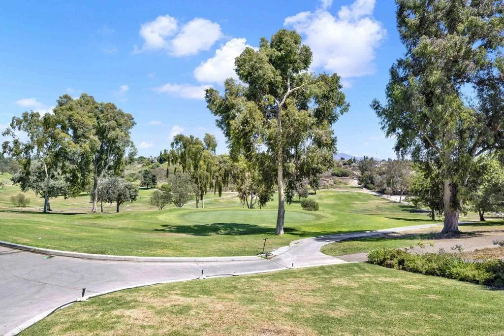 https://cdn.realtyfeed.com/cdn/127/306686973/a6f486e62ce4caadc2d6b3e6ca6970cb.webp