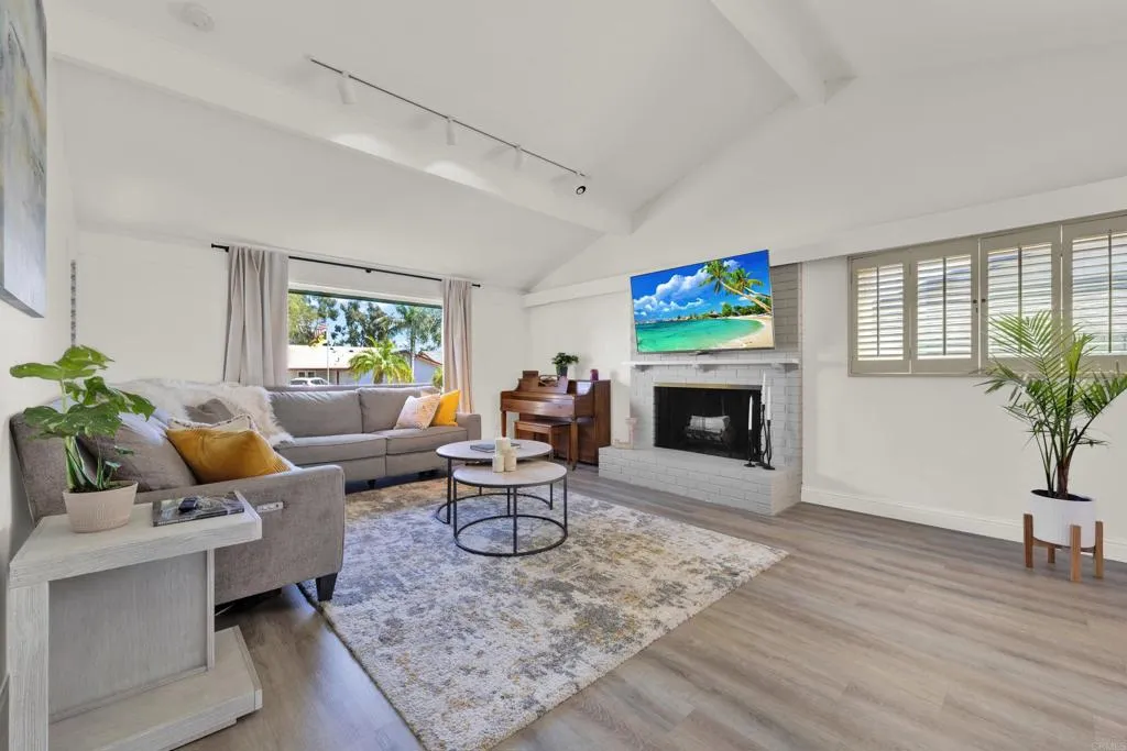 https://cdn.realtyfeed.com/cdn/127/306686973/f5427c8c16666a6fe5df75b5a0dd8586.webp