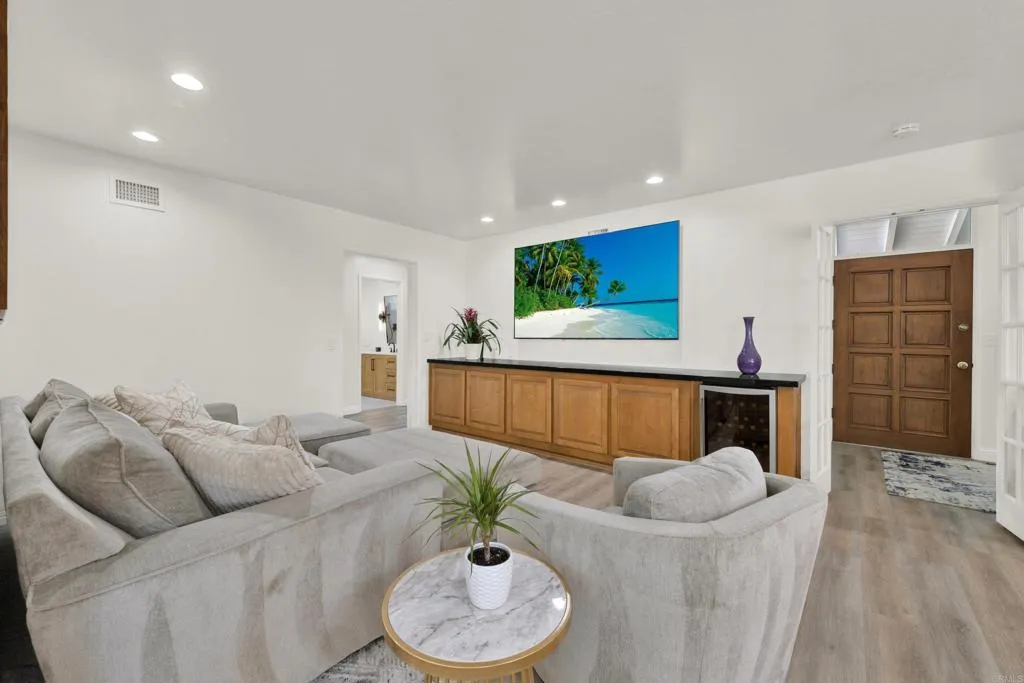 https://cdn.realtyfeed.com/cdn/127/306686973/f71b604520d1c4548b725785bbea90ae.webp