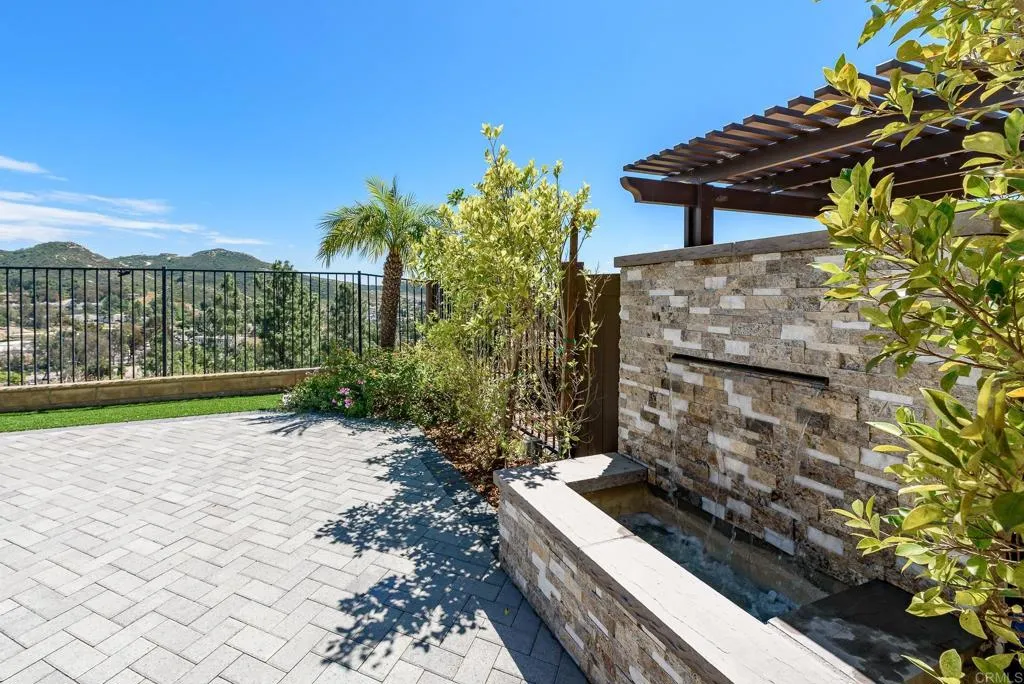 https://cdn.realtyfeed.com/cdn/127/306686983/5e0da2e25b27935af4971460f7a0b9af.webp