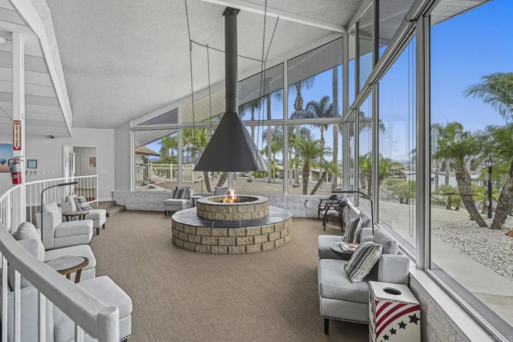 https://cdn.realtyfeed.com/cdn/127/306686996/395ec5bdc874d169f43ae99092675e81.webp