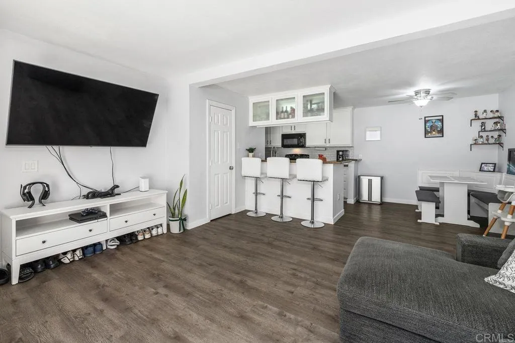 https://cdn.realtyfeed.com/cdn/127/306687027/72acb2ab34143771446e26e3c9586ac8.webp