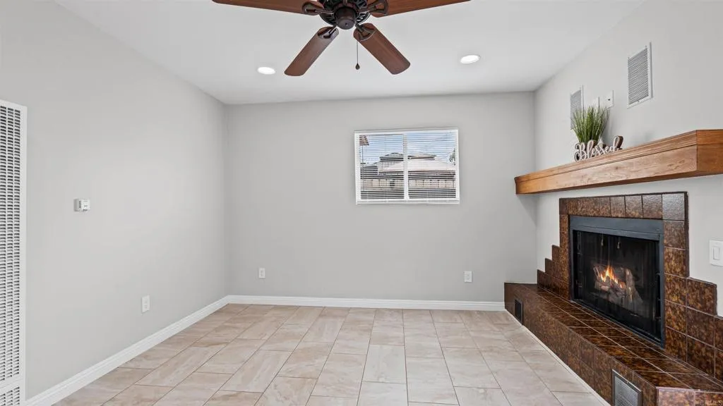https://cdn.realtyfeed.com/cdn/127/306687030/49c3e2587b7f74619c315bb960bcca45.webp