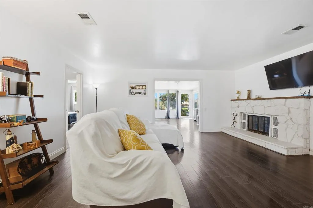 https://cdn.realtyfeed.com/cdn/127/306687046/6b2e1dfba584e90d01853bad7a01ffe6.webp