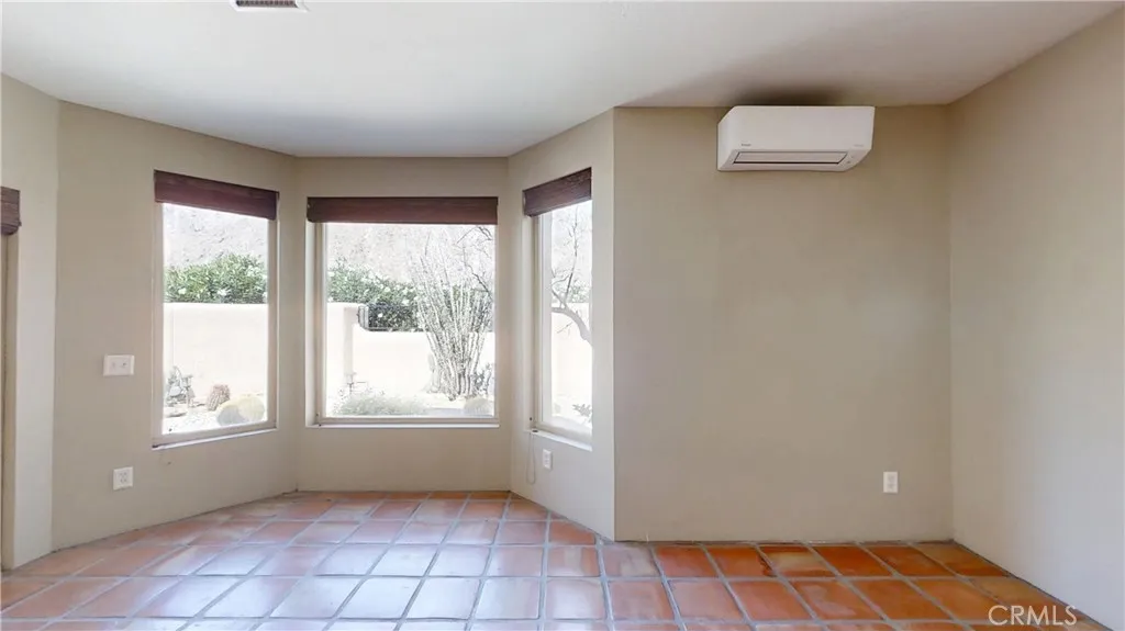 https://cdn.realtyfeed.com/cdn/127/306687071/989981552aef846c7d399635ac03e1e0.webp