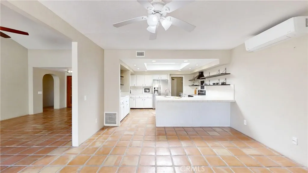 Photo #10: OC26074528 Listing: Photo #10