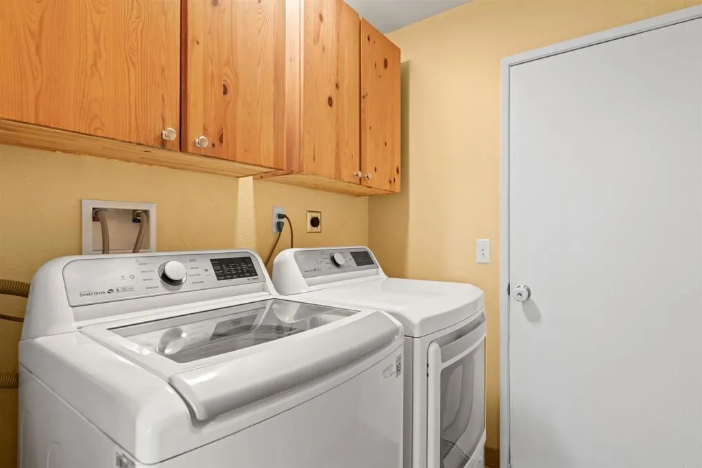 https://cdn.realtyfeed.com/cdn/127/306687082/70004cff567425938bba6edeee1083fc.webp