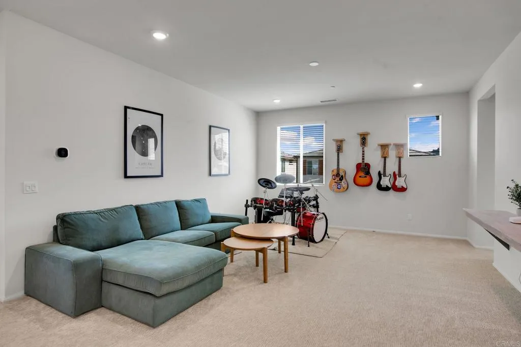 https://cdn.realtyfeed.com/cdn/127/306687131/74b4aa0ac04928301f09fb1bd44dda8e.webp
