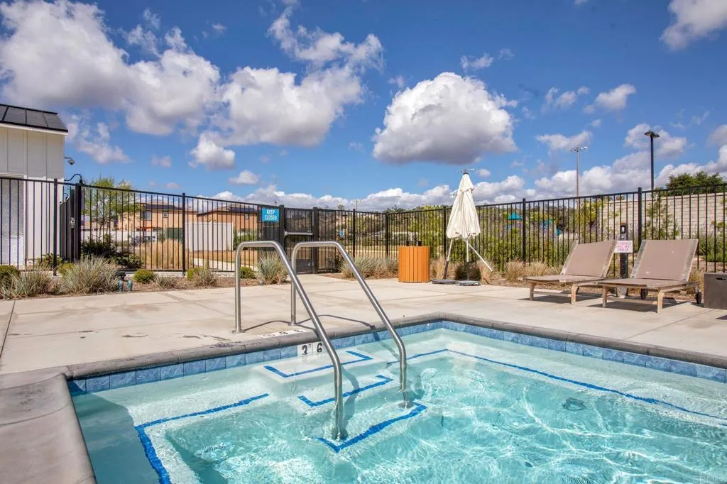https://cdn.realtyfeed.com/cdn/127/306687131/9351d4fdef458a3006abbcd44dc0e872.webp