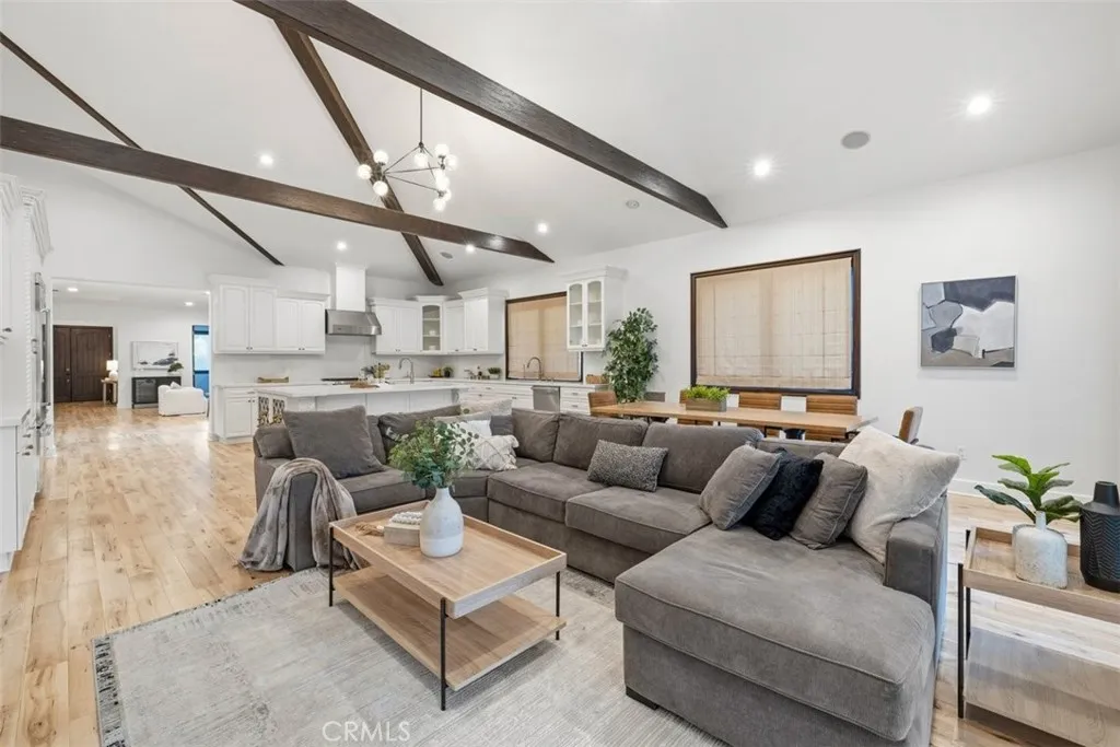 Woodland Hills, CA 91367