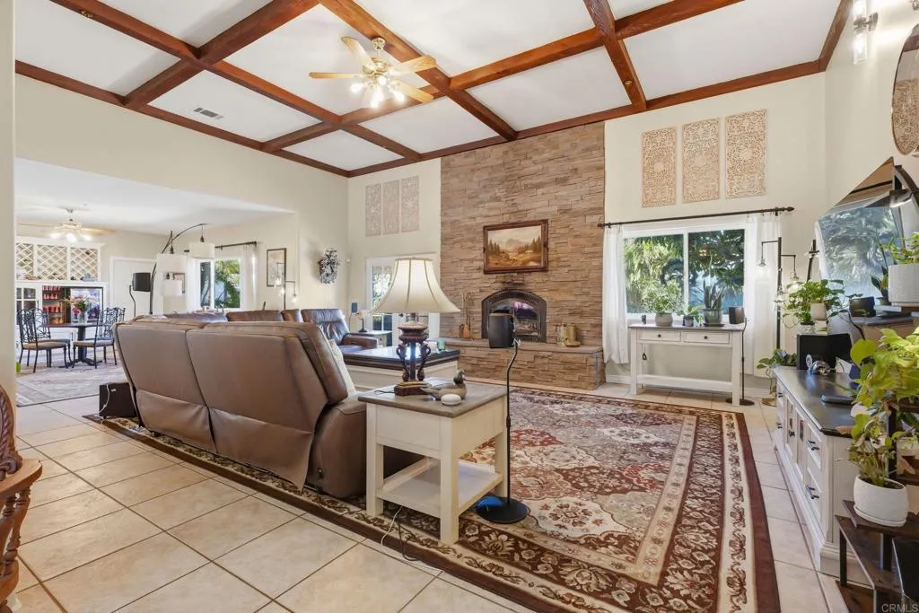 https://cdn.realtyfeed.com/cdn/127/306687371/08e8b3296e3833767eef02c648f54b72.webp