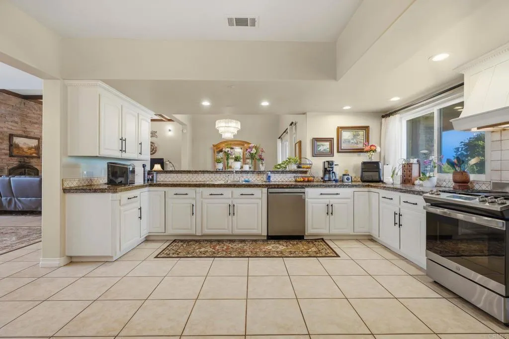 https://cdn.realtyfeed.com/cdn/127/306687371/0a72ab205671a84b8f45189b0ea2b376.webp