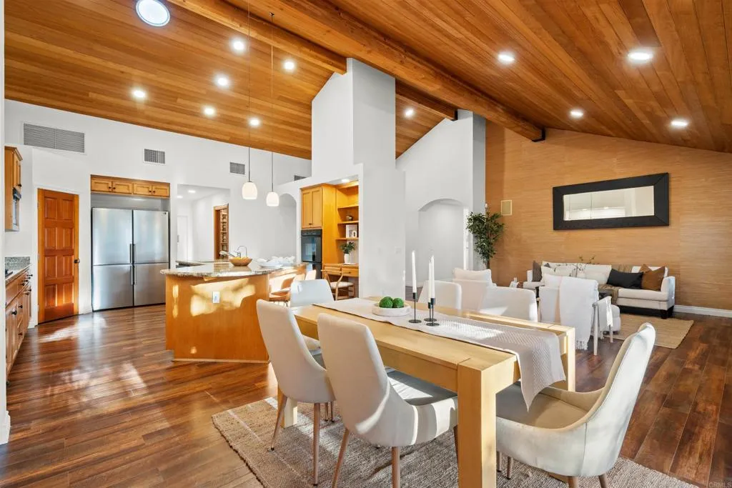 https://cdn.realtyfeed.com/cdn/127/306687441/2631c35d0c716bd3cc37b94345d141e6.webp