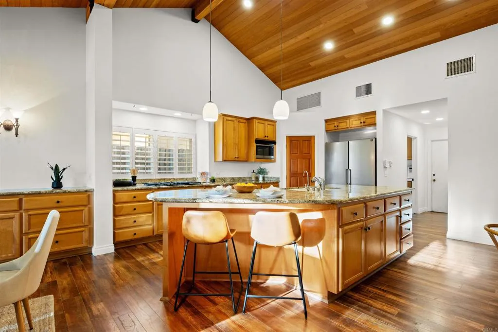 https://cdn.realtyfeed.com/cdn/127/306687441/9a8971015b63485ce5f3f4149827ef85.webp