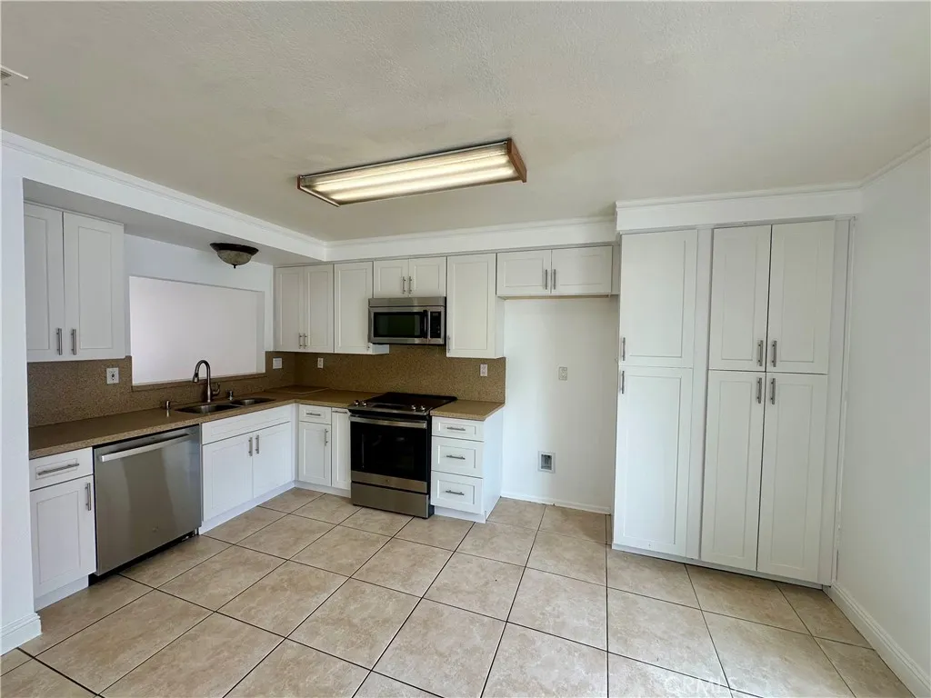 25885 Trabuco Unit 304, Lake Forest, CA 92630 - Photo 4 of 12, Lake Forest, CA