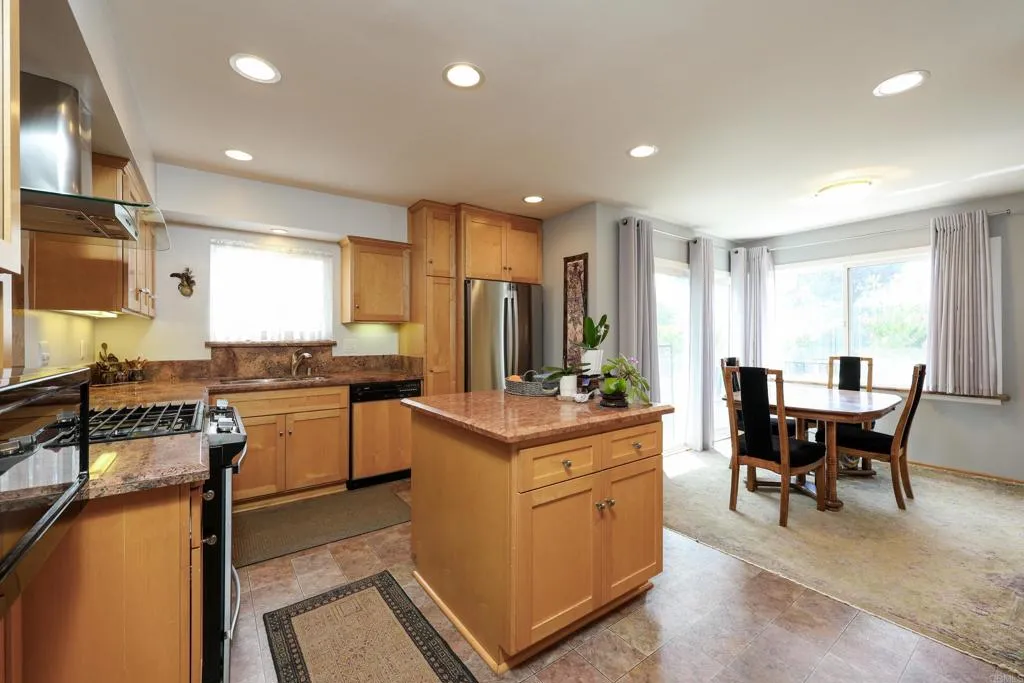 https://cdn.realtyfeed.com/cdn/127/306687505/2a3747e4caaaab02111bc6750c2824bd.webp