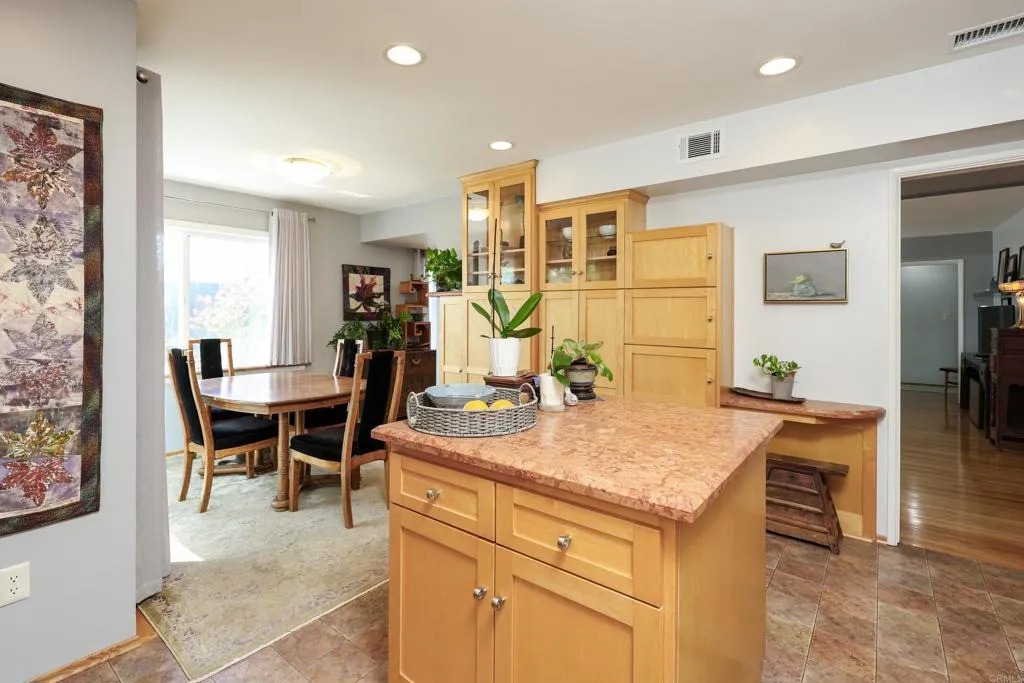 https://cdn.realtyfeed.com/cdn/127/306687505/2f28fc682cb5ce2c672381733a7e78d1.webp
