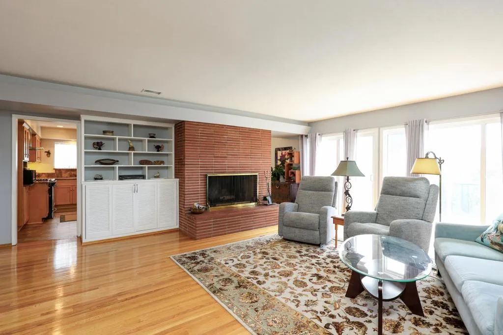 https://cdn.realtyfeed.com/cdn/127/306687505/7146c053d3f2ea0b2f8c03d8a6671909.webp