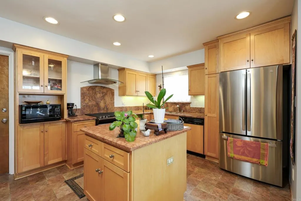 https://cdn.realtyfeed.com/cdn/127/306687505/d359407b6c0f95f828c5e9053004a0de.webp
