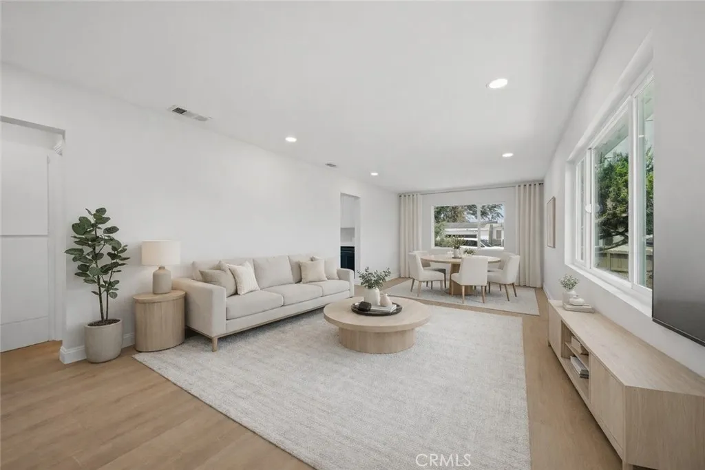 https://cdn.realtyfeed.com/cdn/127/306687525/241ce21d319db10e03a7df05088f7a47.webp