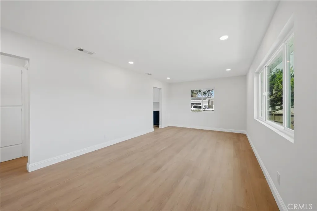 https://cdn.realtyfeed.com/cdn/127/306687525/804795544bdc7bca73a58bdbaf2c4608.webp