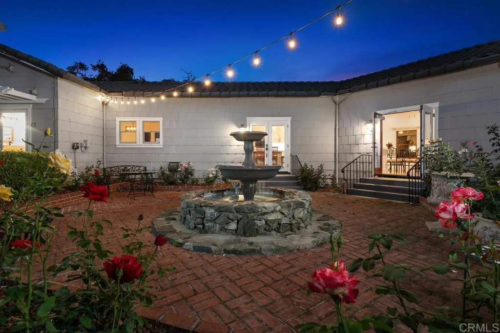 https://cdn.realtyfeed.com/cdn/127/306687531/4d8c1ce28af03db2af97ad44c46fb2c9.webp