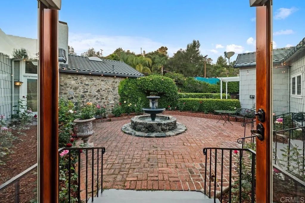https://cdn.realtyfeed.com/cdn/127/306687531/7e72752f06694f2190a23c24f9da3ba4.webp