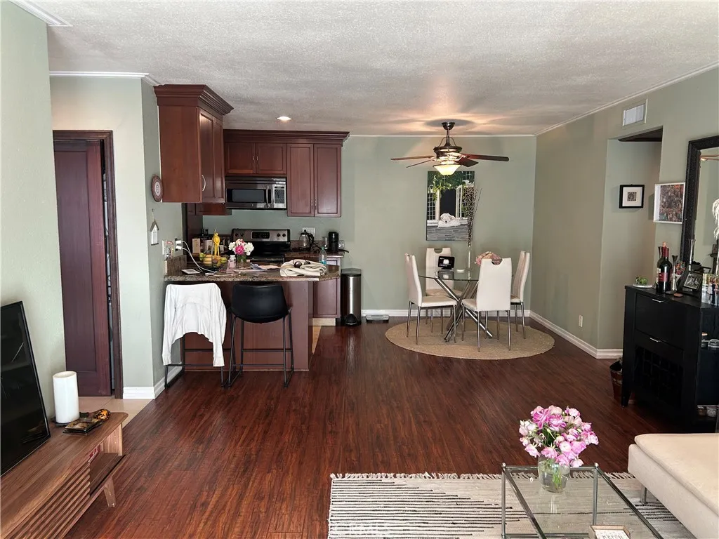 23663 Park Capri UNIT 135, Calabasas, CA, 91302