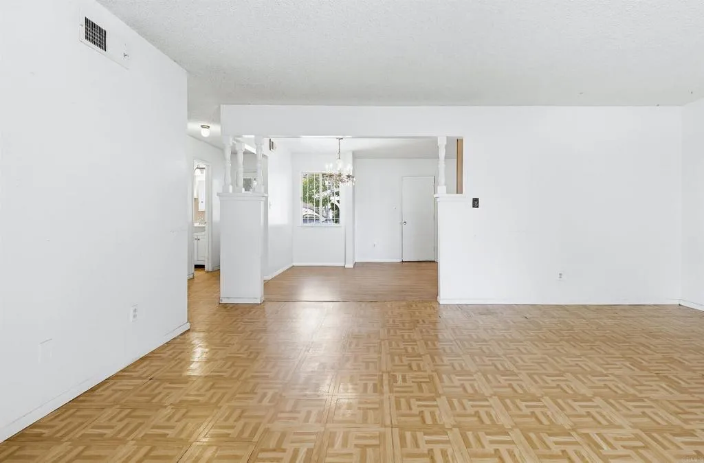 https://cdn.realtyfeed.com/cdn/127/306687590/5221cead2186e70674b538e0c879eda9.webp