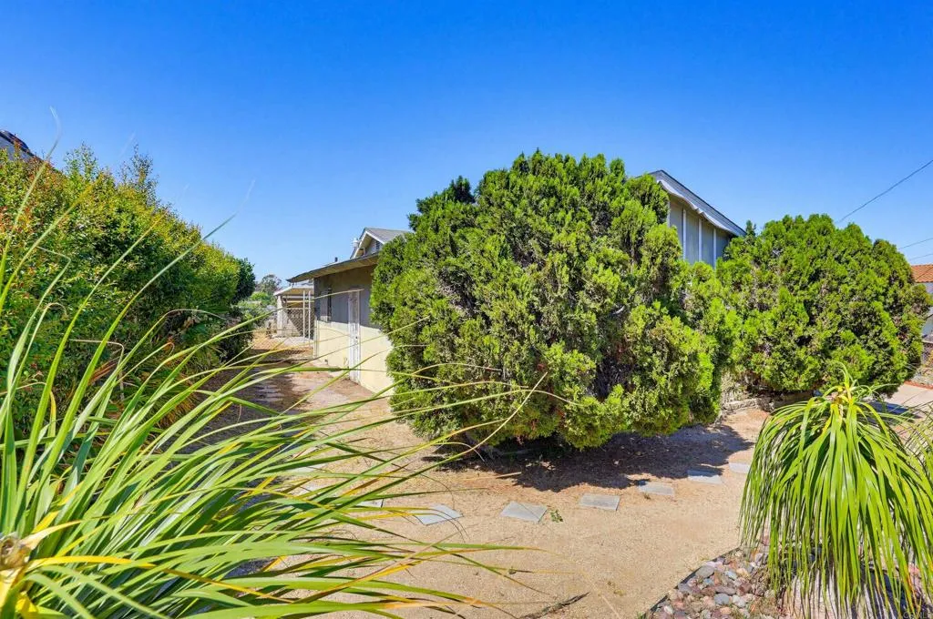 https://cdn.realtyfeed.com/cdn/127/306687590/64d0c6f9ff57f91304e60aa252973f92.webp
