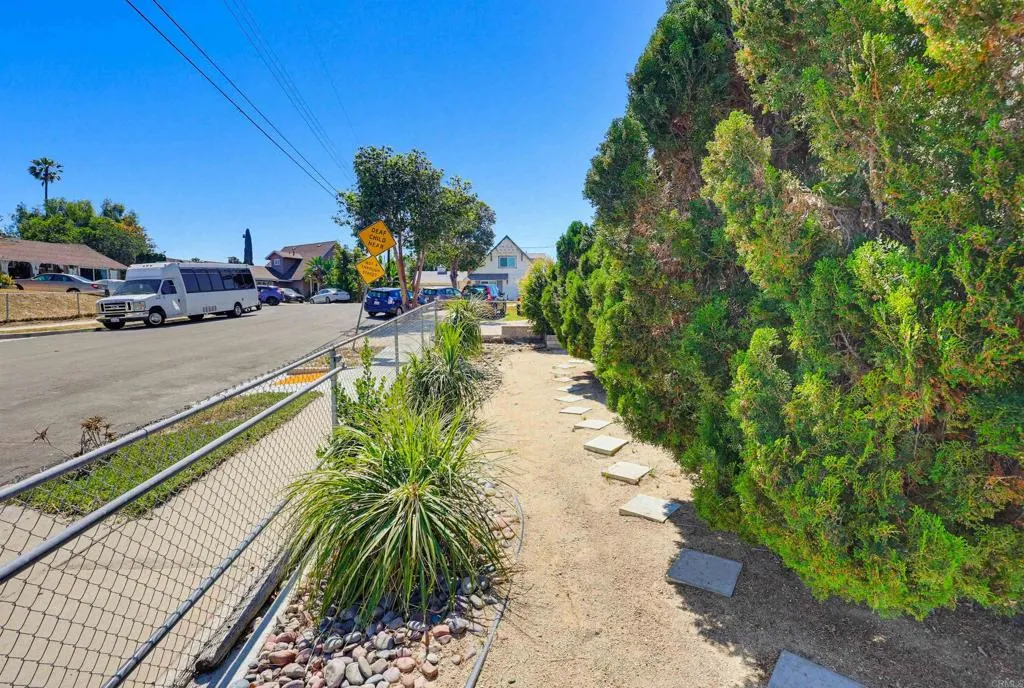 https://cdn.realtyfeed.com/cdn/127/306687590/c2fd37846ffc106f8f6527670e757666.webp