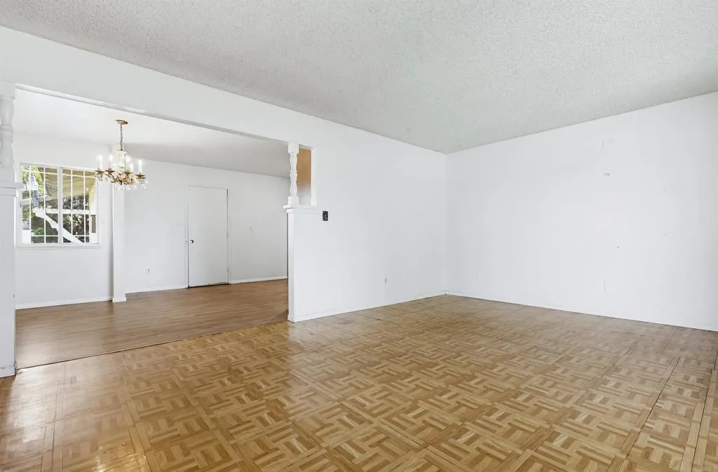 https://cdn.realtyfeed.com/cdn/127/306687590/df94e4a37ac0449681b7d318cb296795.webp