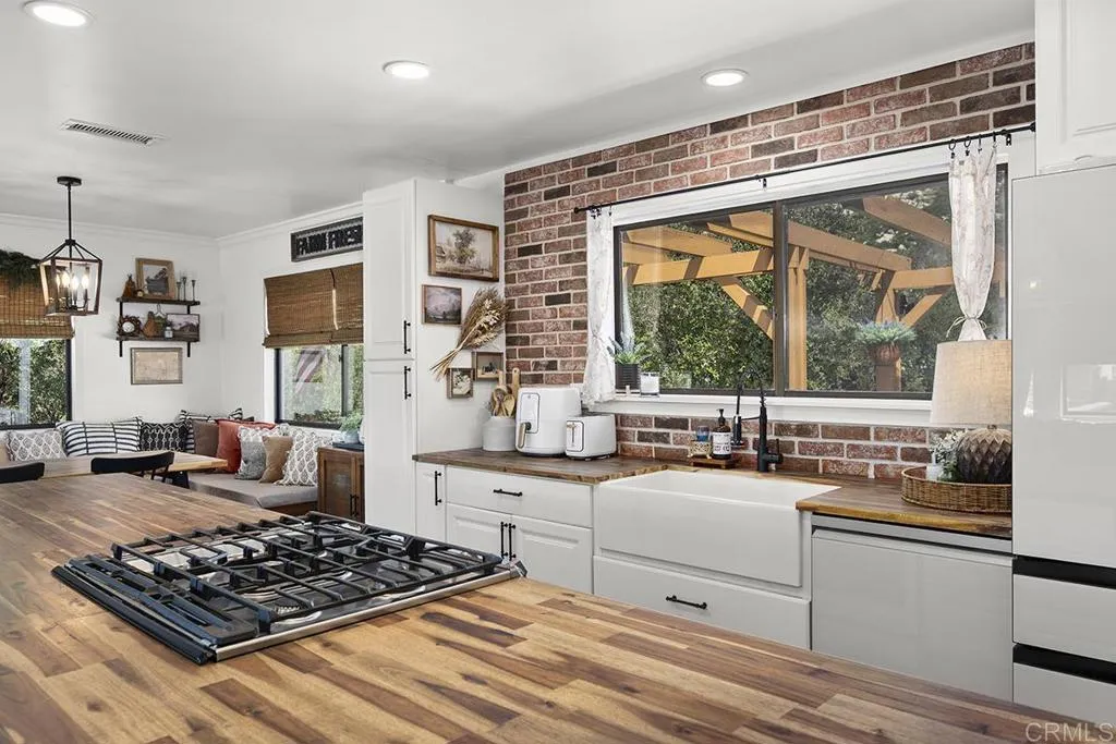 https://cdn.realtyfeed.com/cdn/127/306687609/271353d3d39de3c4f7885121eda6f0ce.webp