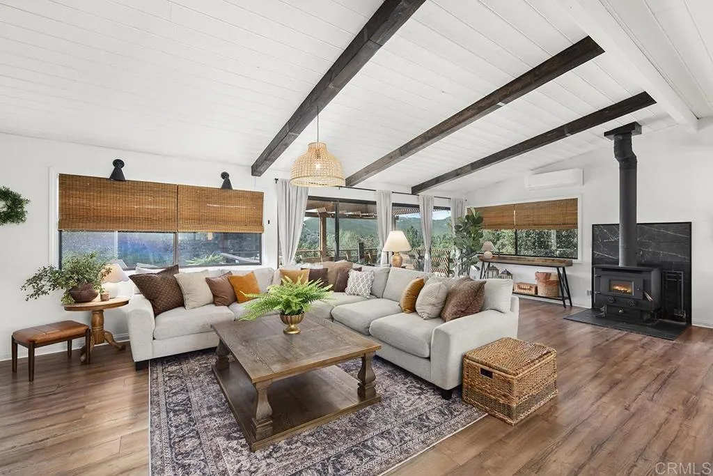 https://cdn.realtyfeed.com/cdn/127/306687609/4d5d8912eac3492b2c14a821236b273e.webp
