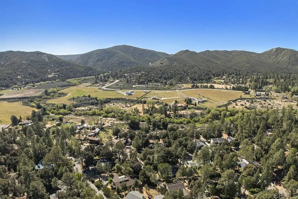 https://cdn.realtyfeed.com/cdn/127/306687609/5d67c0274eee9164d5c5809f4b755bc0.webp