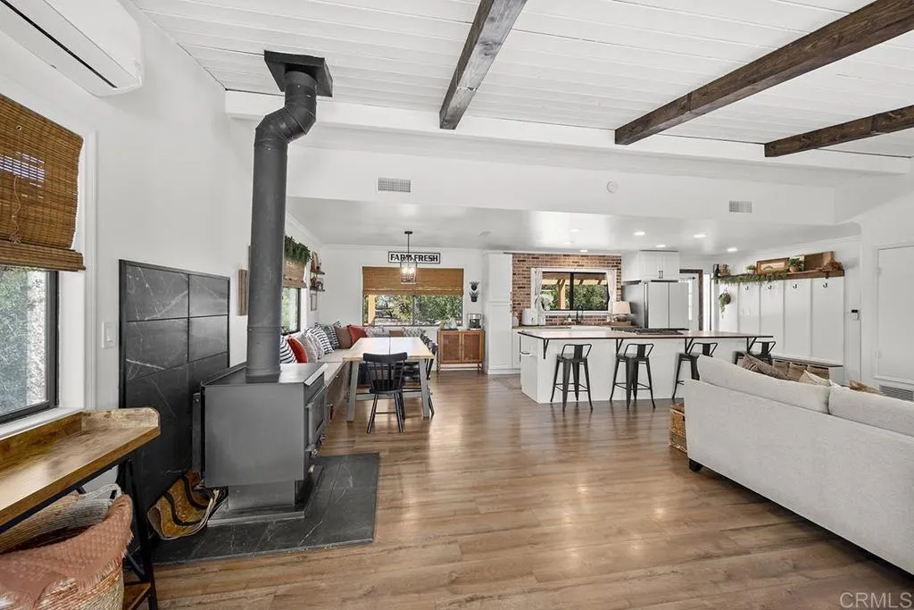 https://cdn.realtyfeed.com/cdn/127/306687609/79301e2e297fc9c410bbe6566f18de77.webp