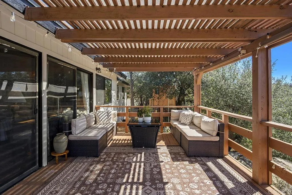 https://cdn.realtyfeed.com/cdn/127/306687609/83f9ed4984067000dd6faa5ffcbd9b6e.webp