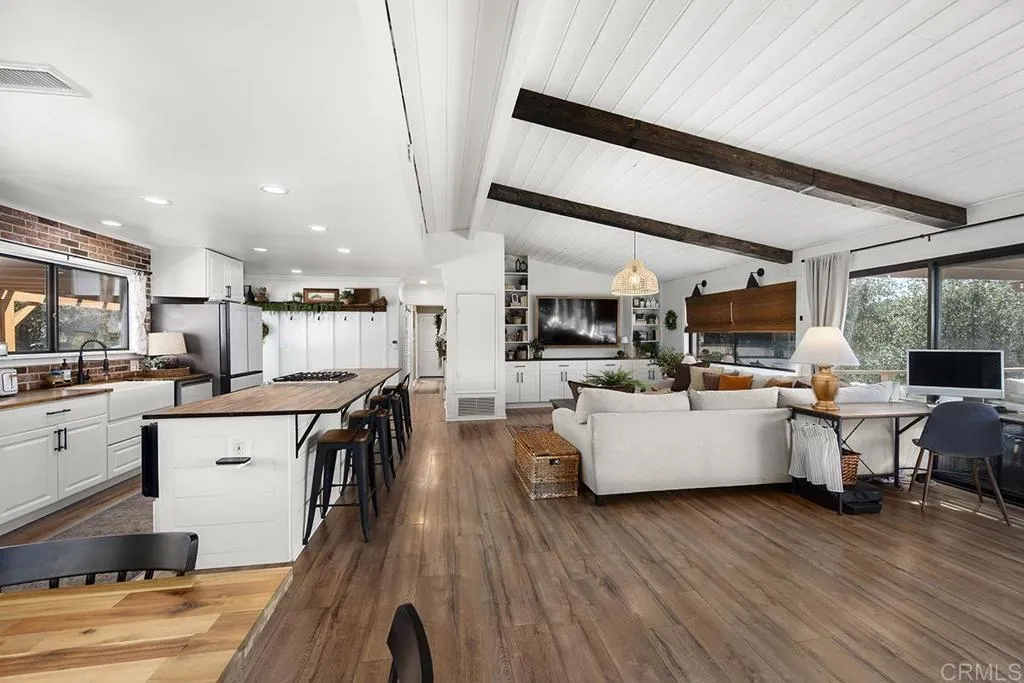 https://cdn.realtyfeed.com/cdn/127/306687609/884c3302c85e2e84d502378227c36a9d.webp