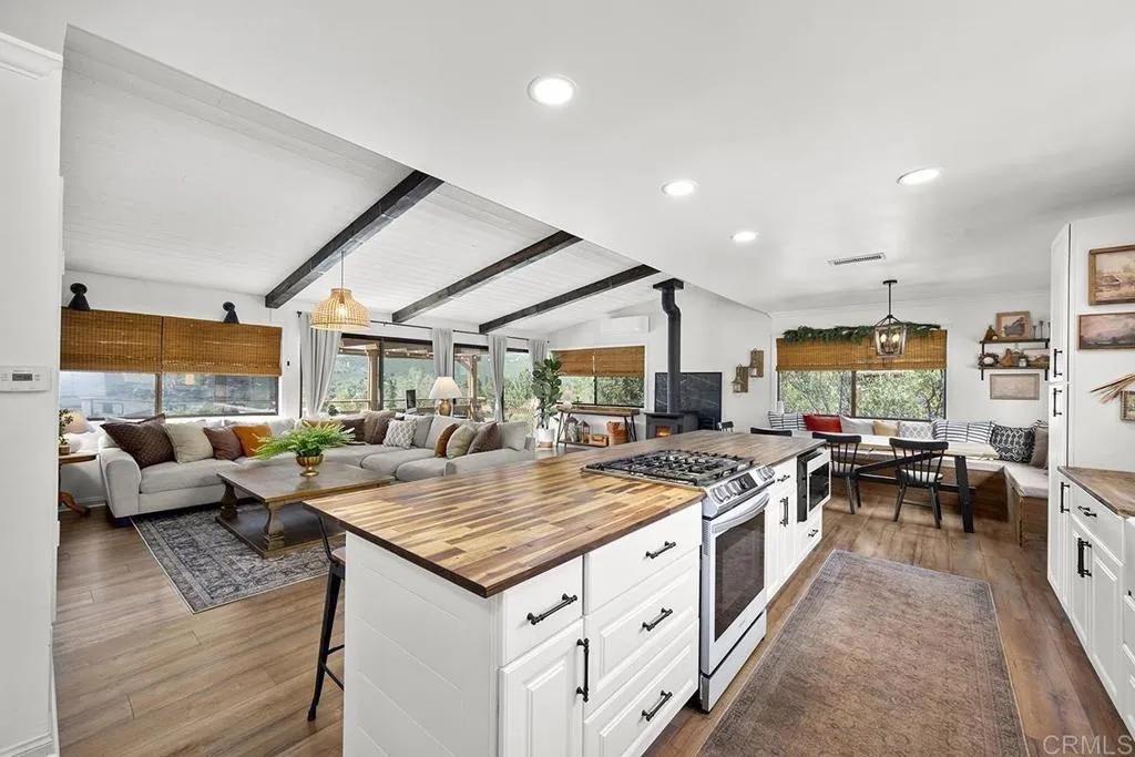 https://cdn.realtyfeed.com/cdn/127/306687609/9b973bd6f7d79b92848a6bc0d2a2f711.webp
