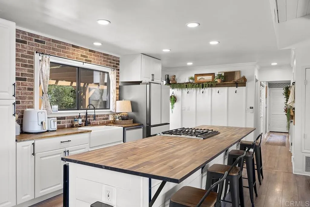 https://cdn.realtyfeed.com/cdn/127/306687609/bc0b1312151151317f1dd39f18eee7d7.webp