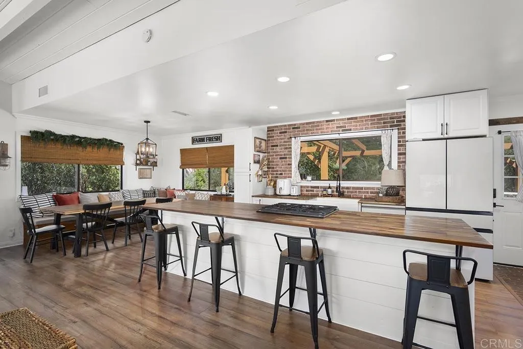 https://cdn.realtyfeed.com/cdn/127/306687609/c2d1316dbfec23ba1b8876f78eea0f3e.webp