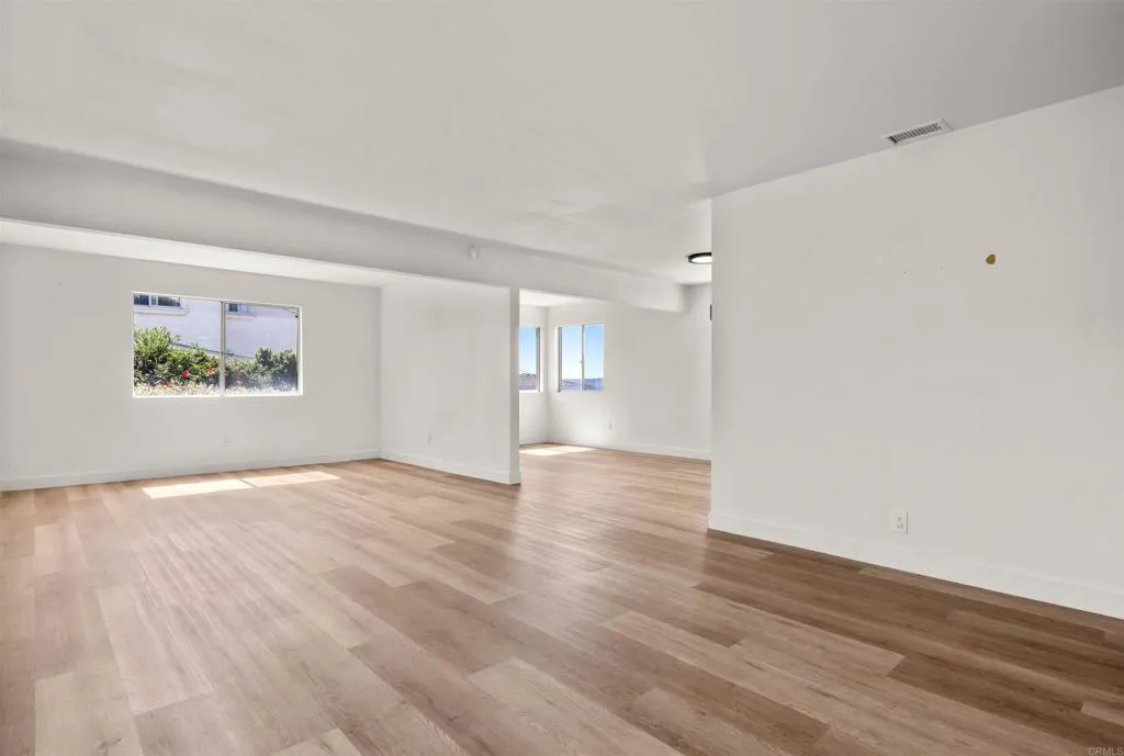 https://cdn.realtyfeed.com/cdn/127/306687652/54aaea211c594865539e0b3118294fc3.webp